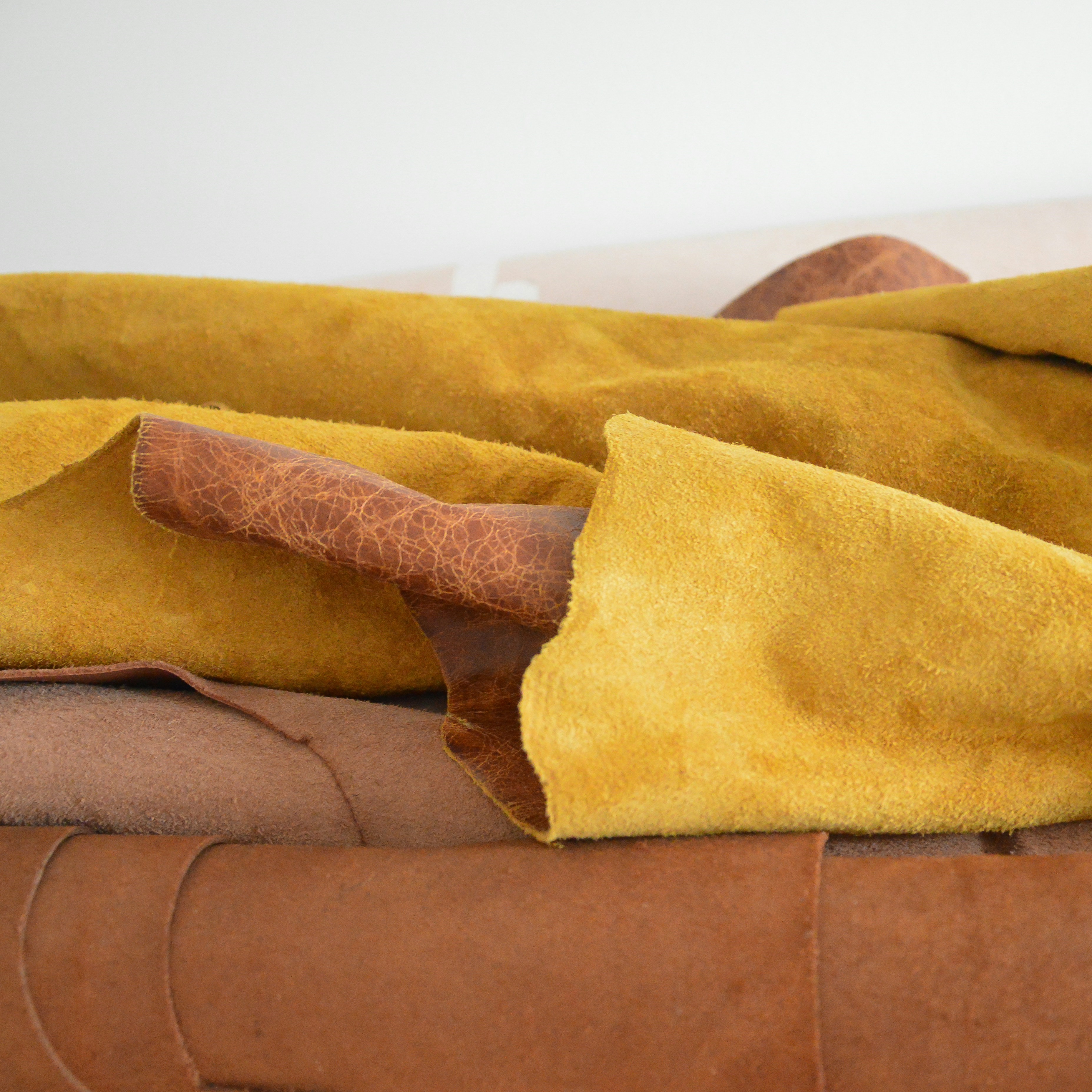 Lonas de cuero amarillo